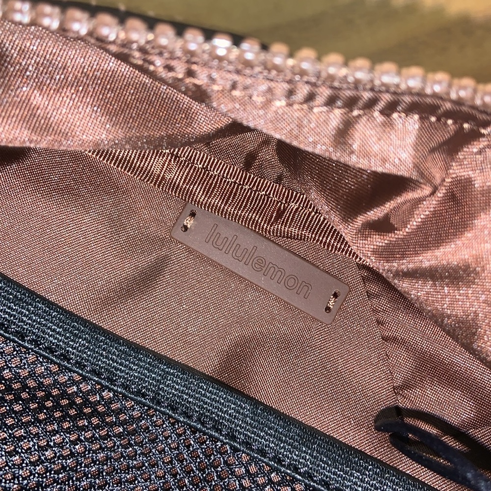 NWT Lululemon Athletica Clean Lines Belt Bag 2L - Picture 12 of 15